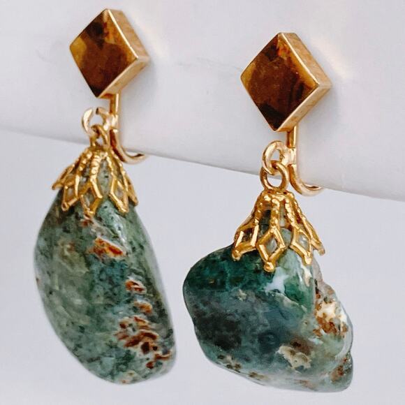 VTG Mid Century Screw Back Earrings Green Stone Beads Gold Tone 1950s 1960s - Picture 5 of 10